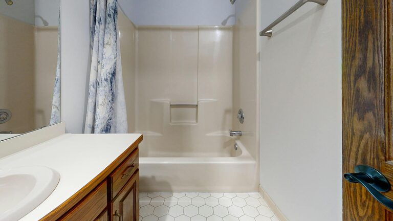 How to Create a Minimalist Bathroom Setup: A Simple Guide